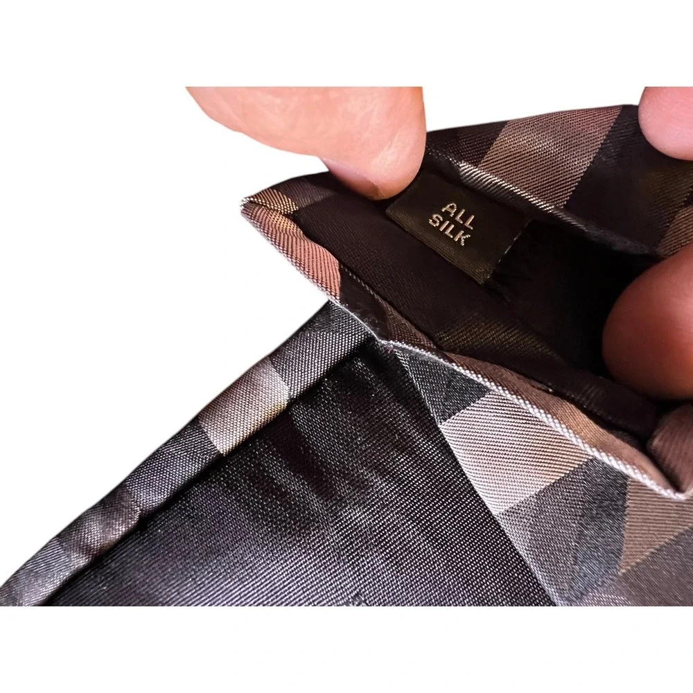 Innocenti Oro by Tom James Geometric Necktie‎ All Silk Designer Tie Gray Black